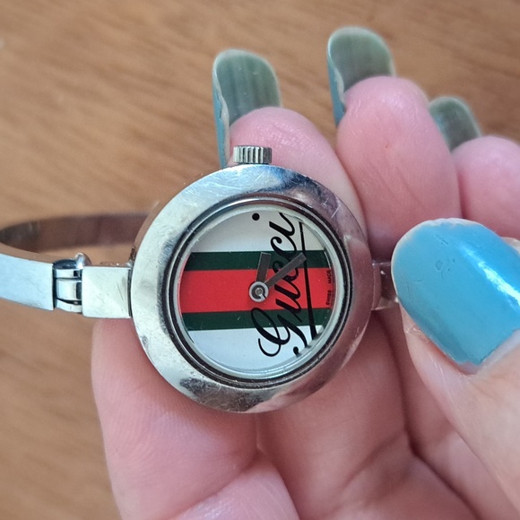 Authentic Gucci bangle watch Swiss Made - Picture 7 of 8